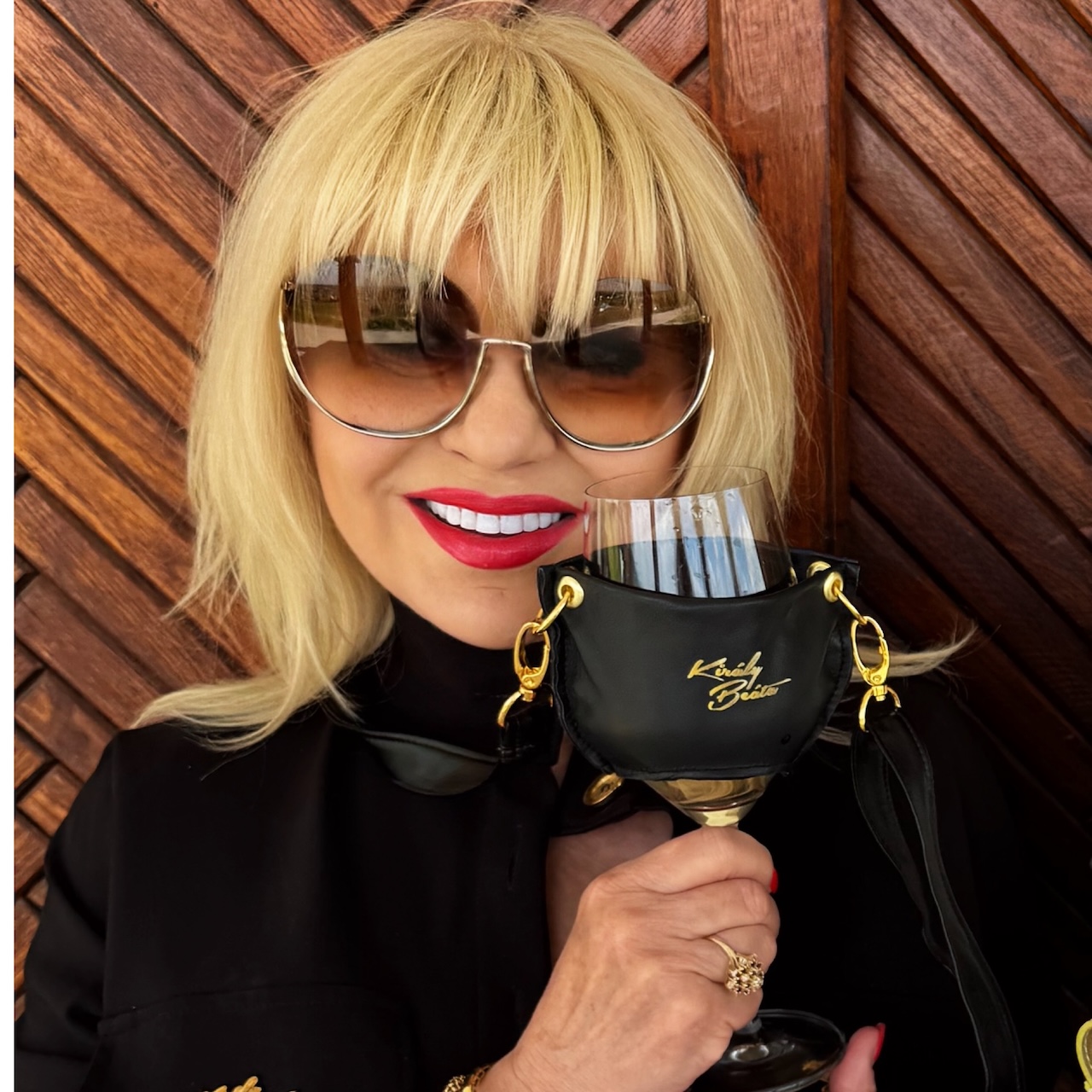 black Luxe Wine Glass To Go1